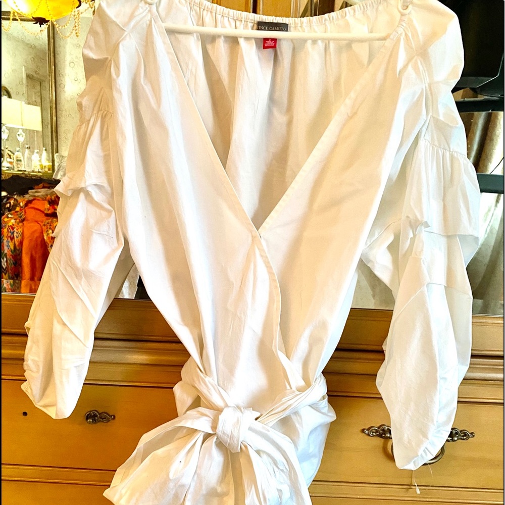 White cotton shirt with sleeves detail and belt
